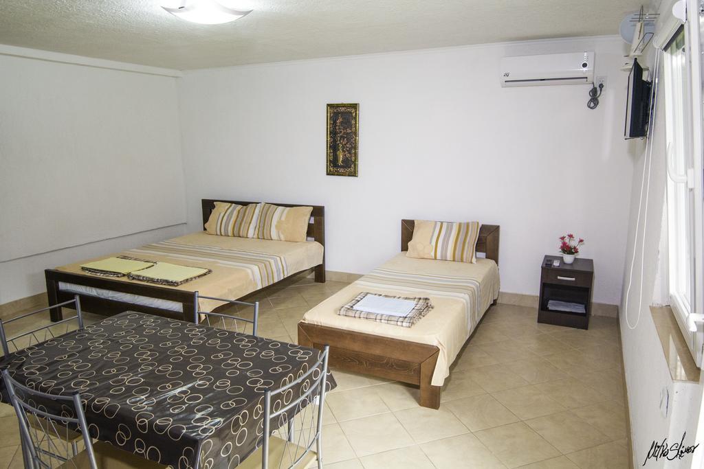 Pe-ko Apartment *