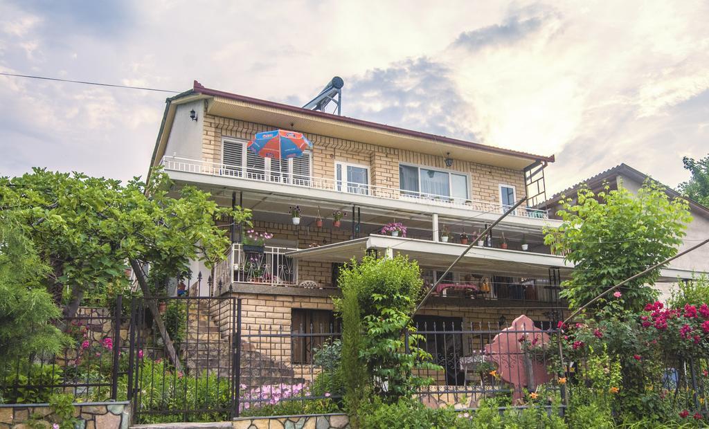 Pe-ko Apartment *